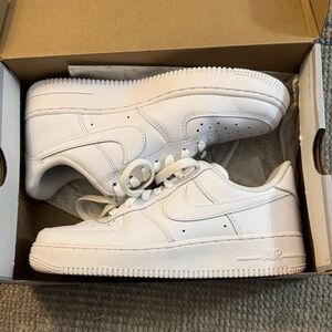 New Women's Nike Air Force 1 '07